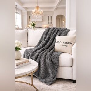 Koolaburra by UGG Charcoal Chevron Blanket